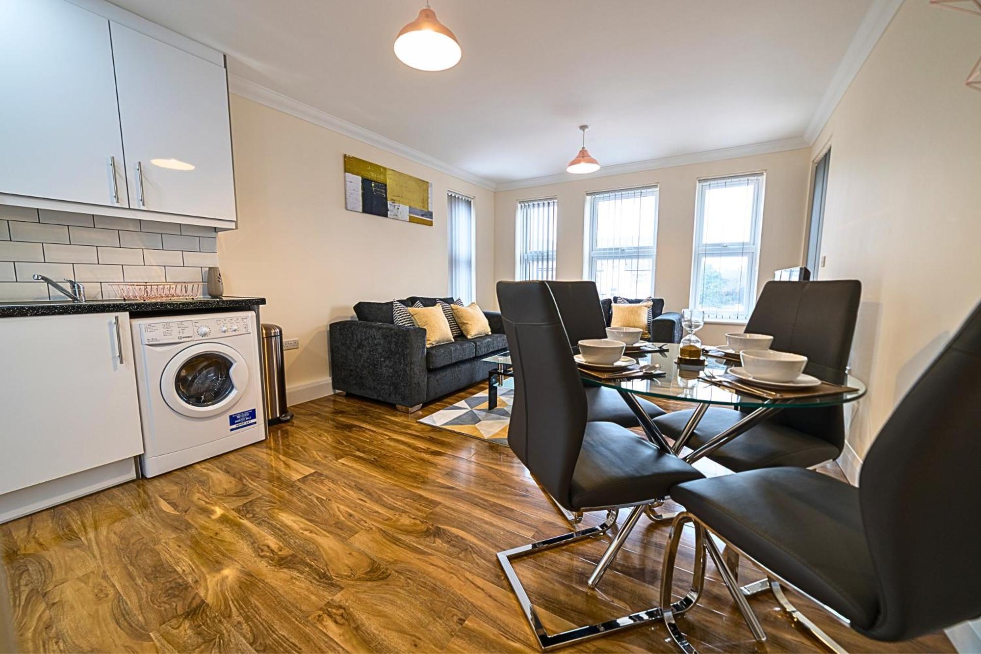 Heathrow Rare Find 2 Bedroom Plus 2 Bathroom Flat - Sleeps 6- Free Parking- Close To Heathrow Terminals-Quiet Development Stanwell Exterior foto