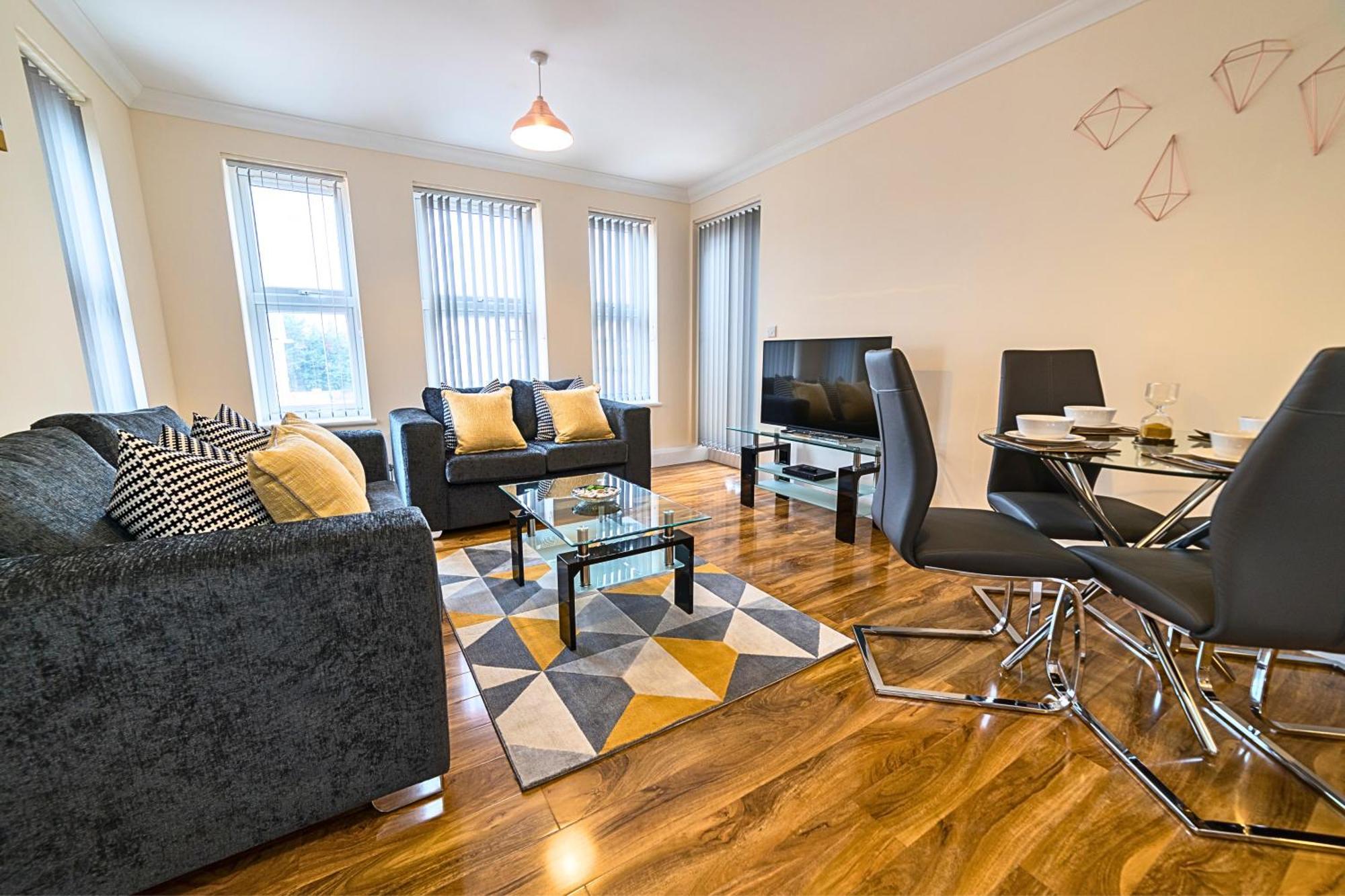 Heathrow Rare Find 2 Bedroom Plus 2 Bathroom Flat - Sleeps 6- Free Parking- Close To Heathrow Terminals-Quiet Development Stanwell Exterior foto